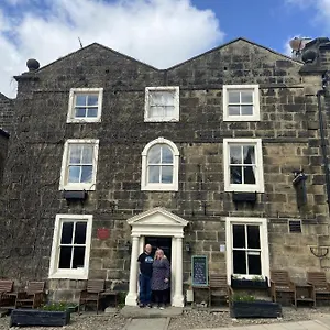 Bed & Breakfast Talbot House And Tearoom